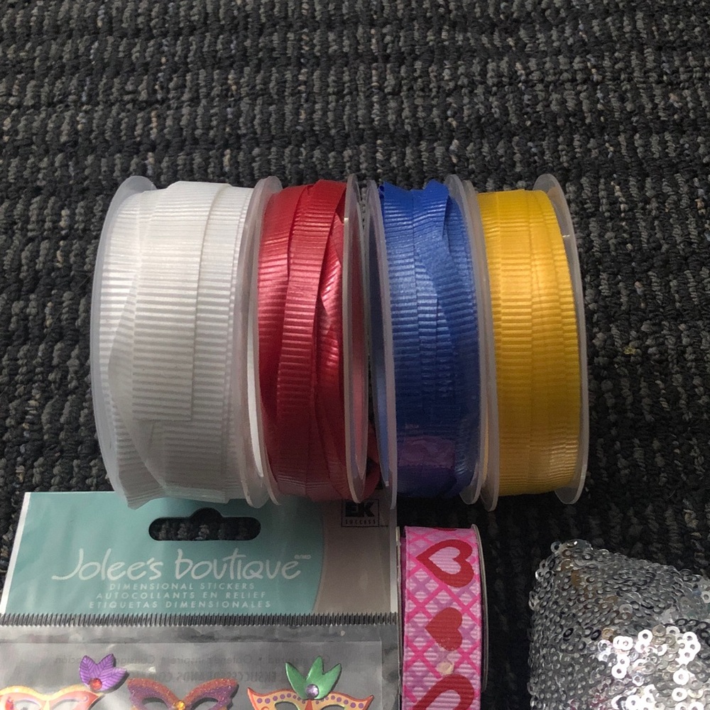 🛍️ Silver Sequin Bow with Colorful Ribbons - Picture 5 of 5